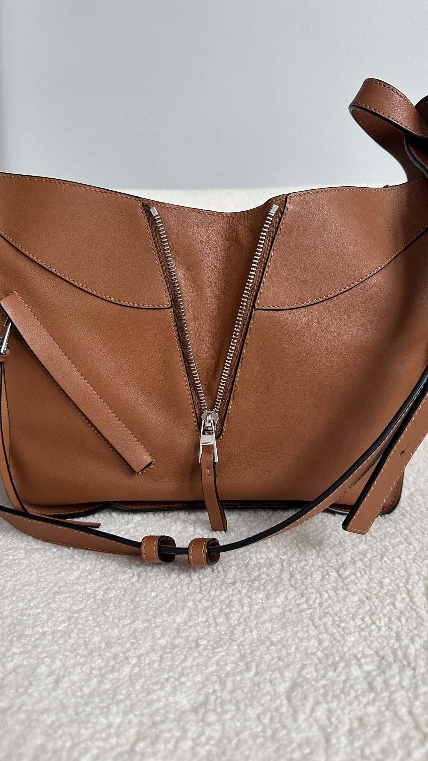 Loewe Hammock small Brown torebka - obrazek 3