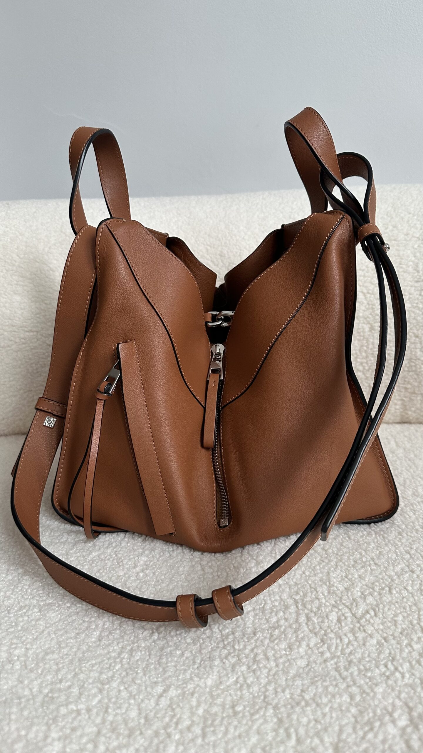 Loewe Hammock small Brown torebka - obrazek 9