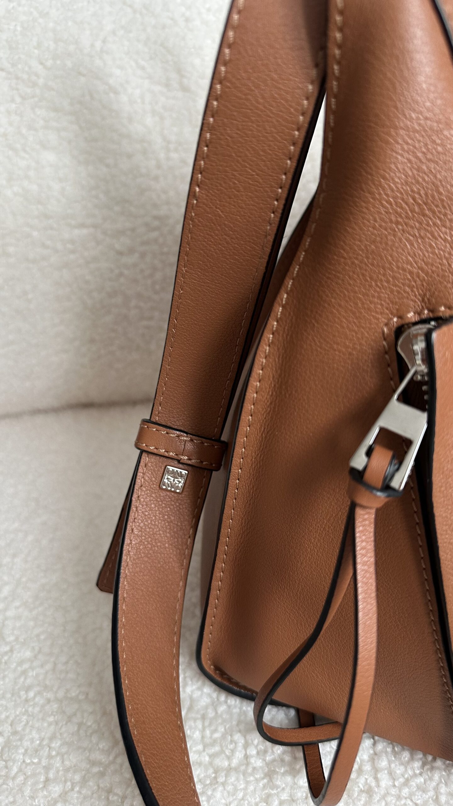 Loewe Hammock small Brown torebka - obrazek 10