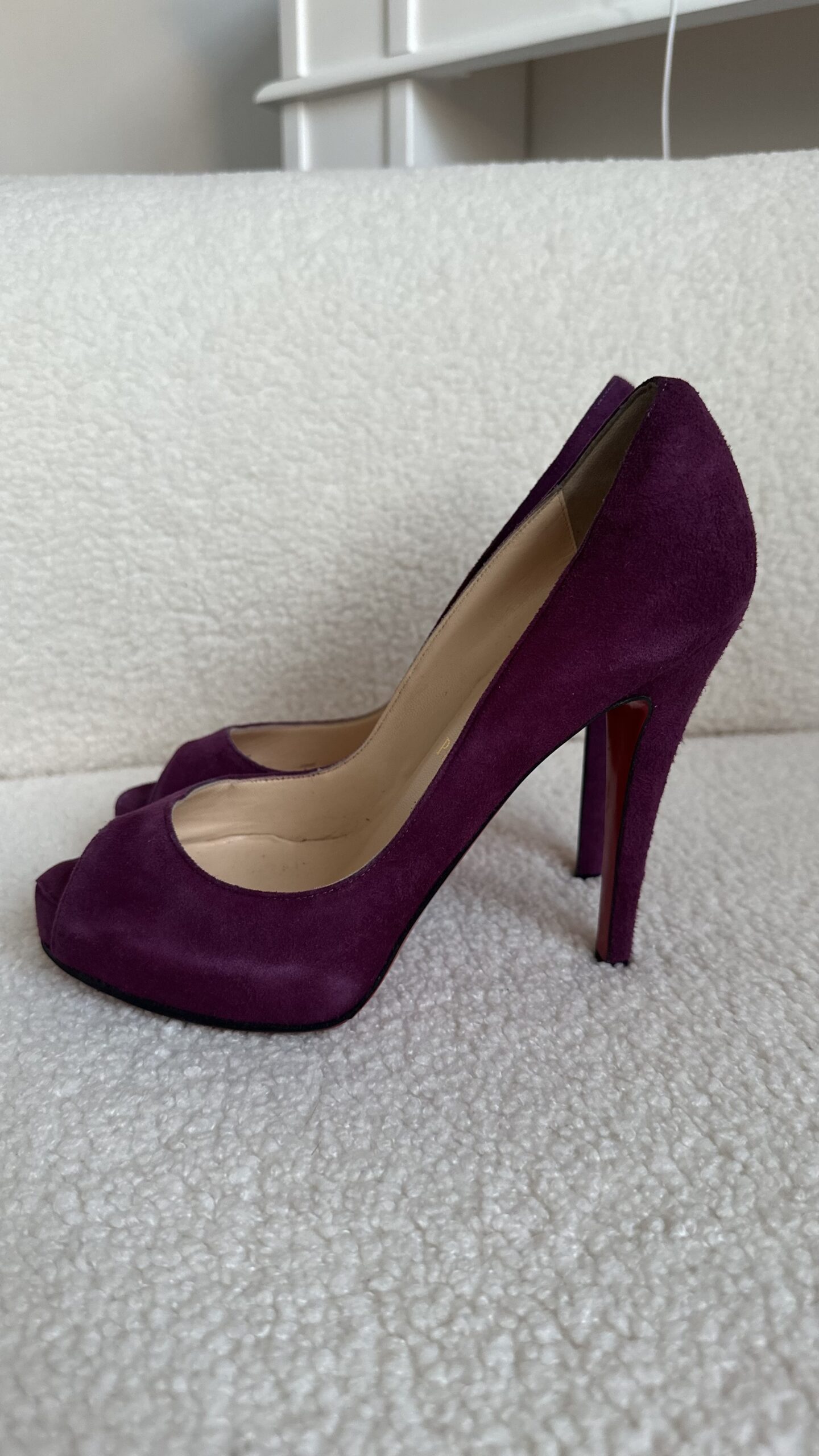 christian louboutin klasyczne czółenka 36 fioletowe zamszowe - obrazek 2