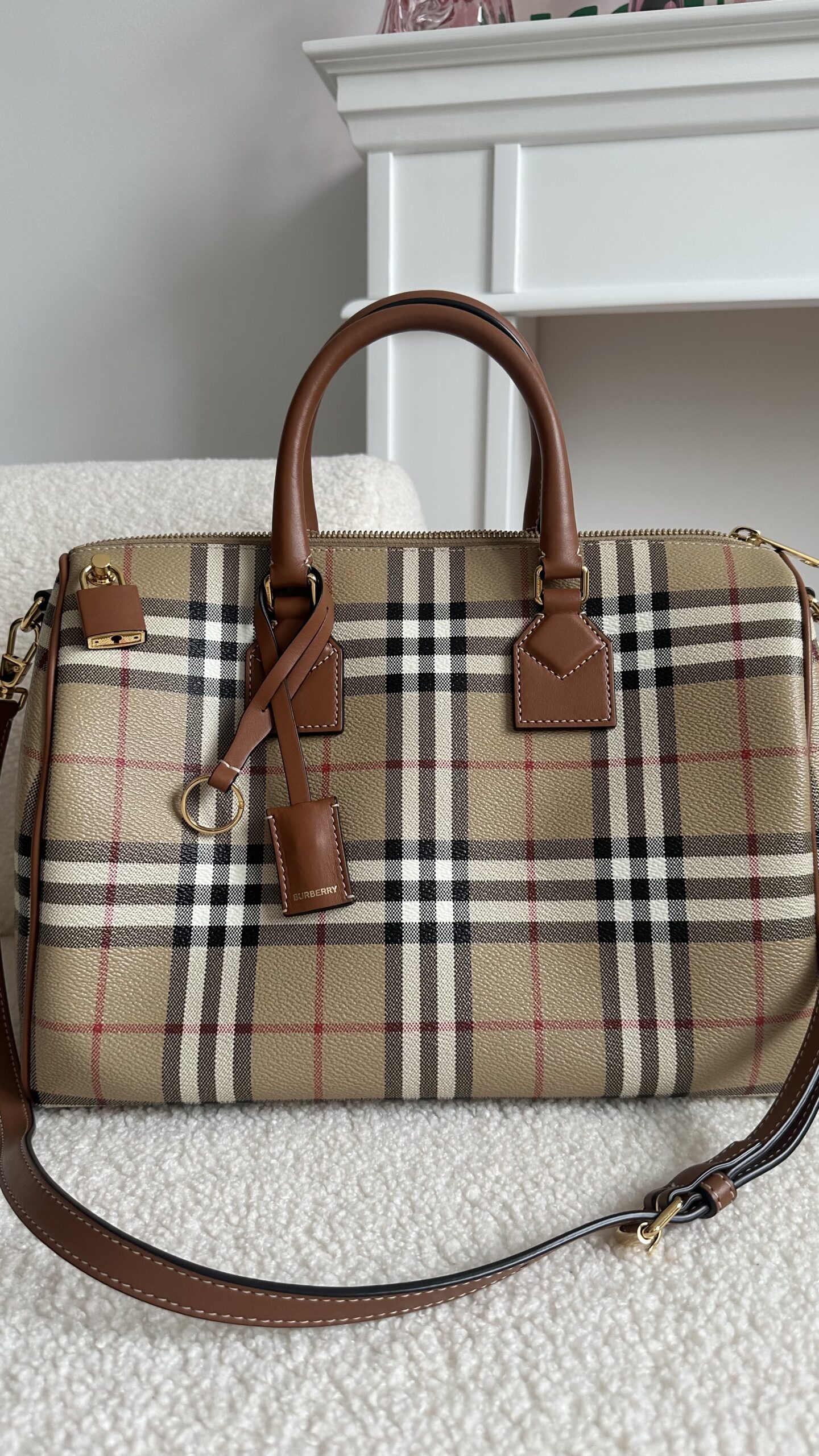 Burberry kuferek w kratkę na pasku - obrazek 2