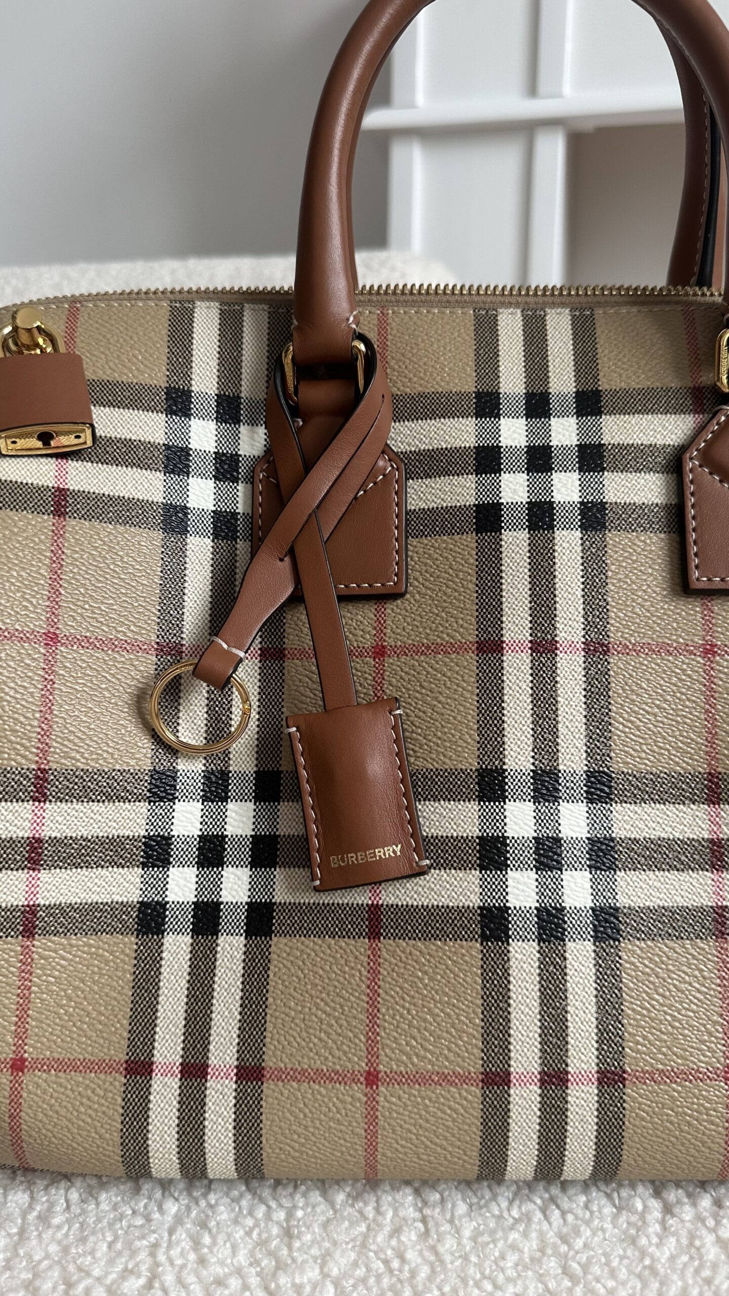 Burberry kuferek w kratkę na pasku - obrazek 3