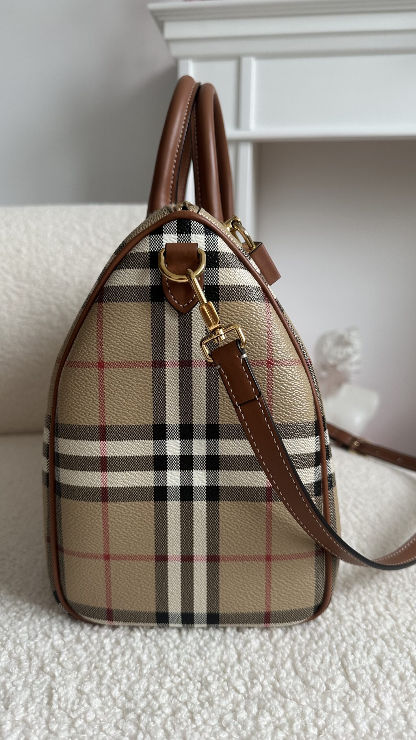 Burberry kuferek w kratkę na pasku - obrazek 4