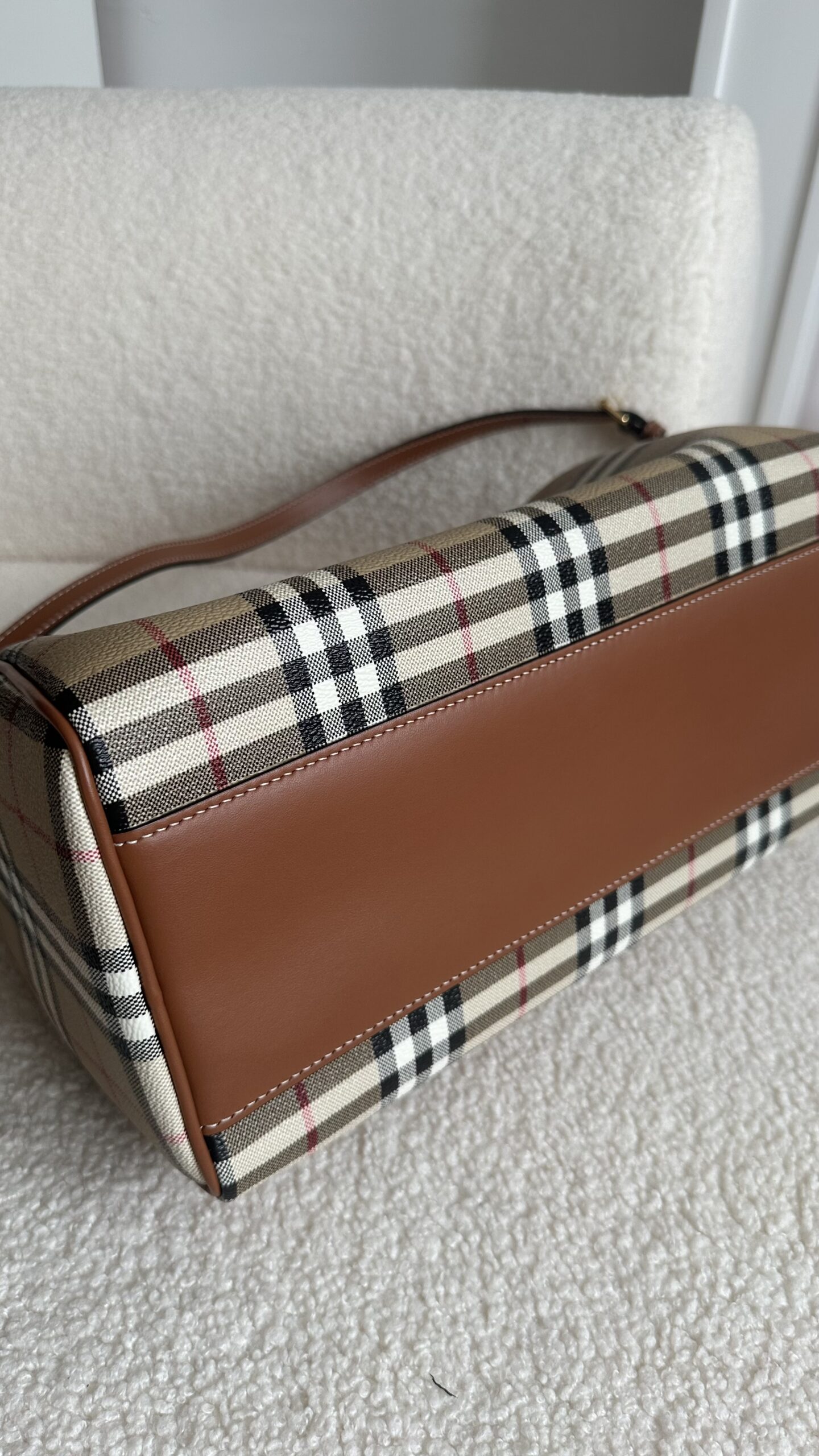 Burberry kuferek w kratkę na pasku - obrazek 6