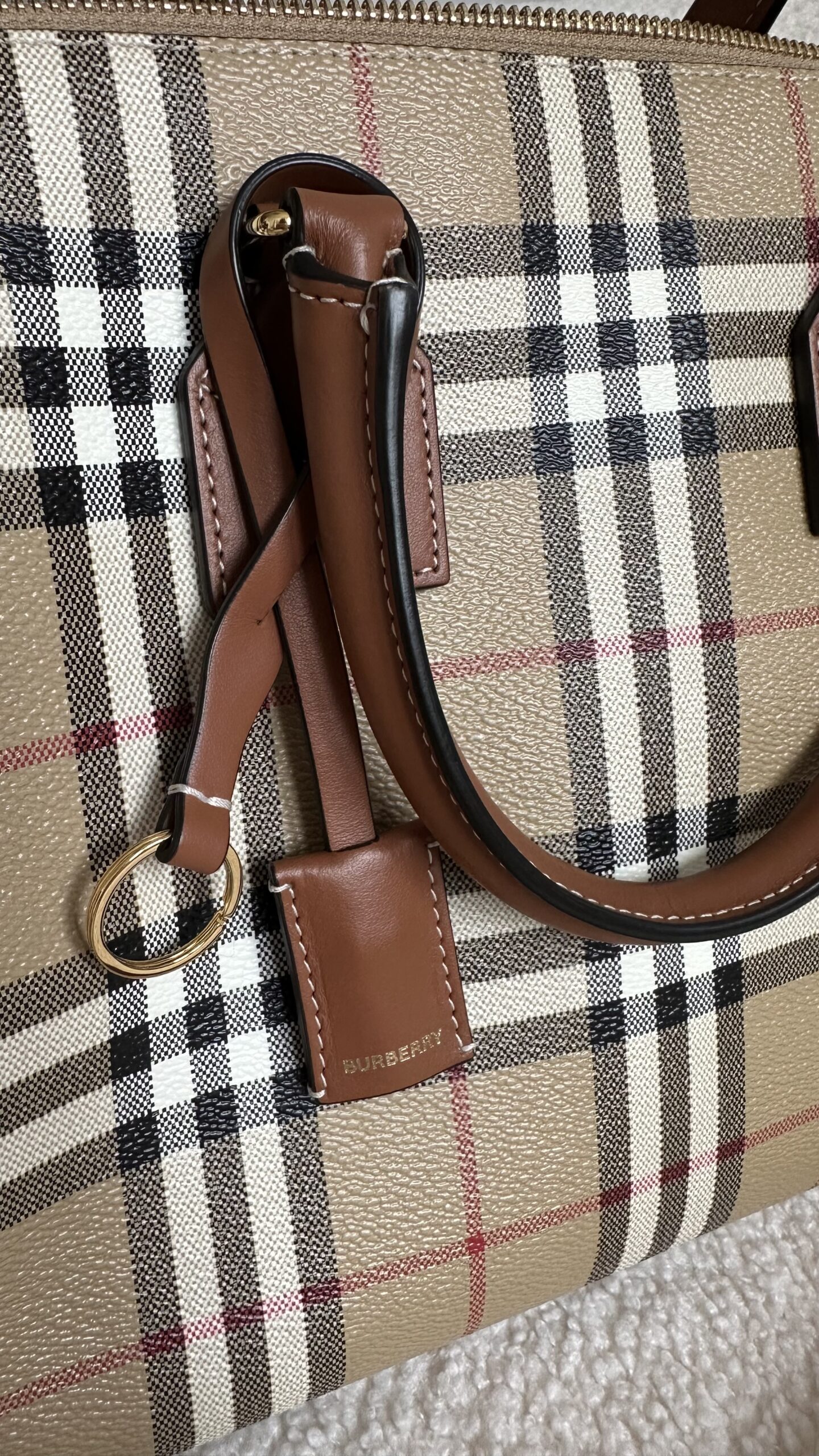 Burberry kuferek w kratkę na pasku - obrazek 7