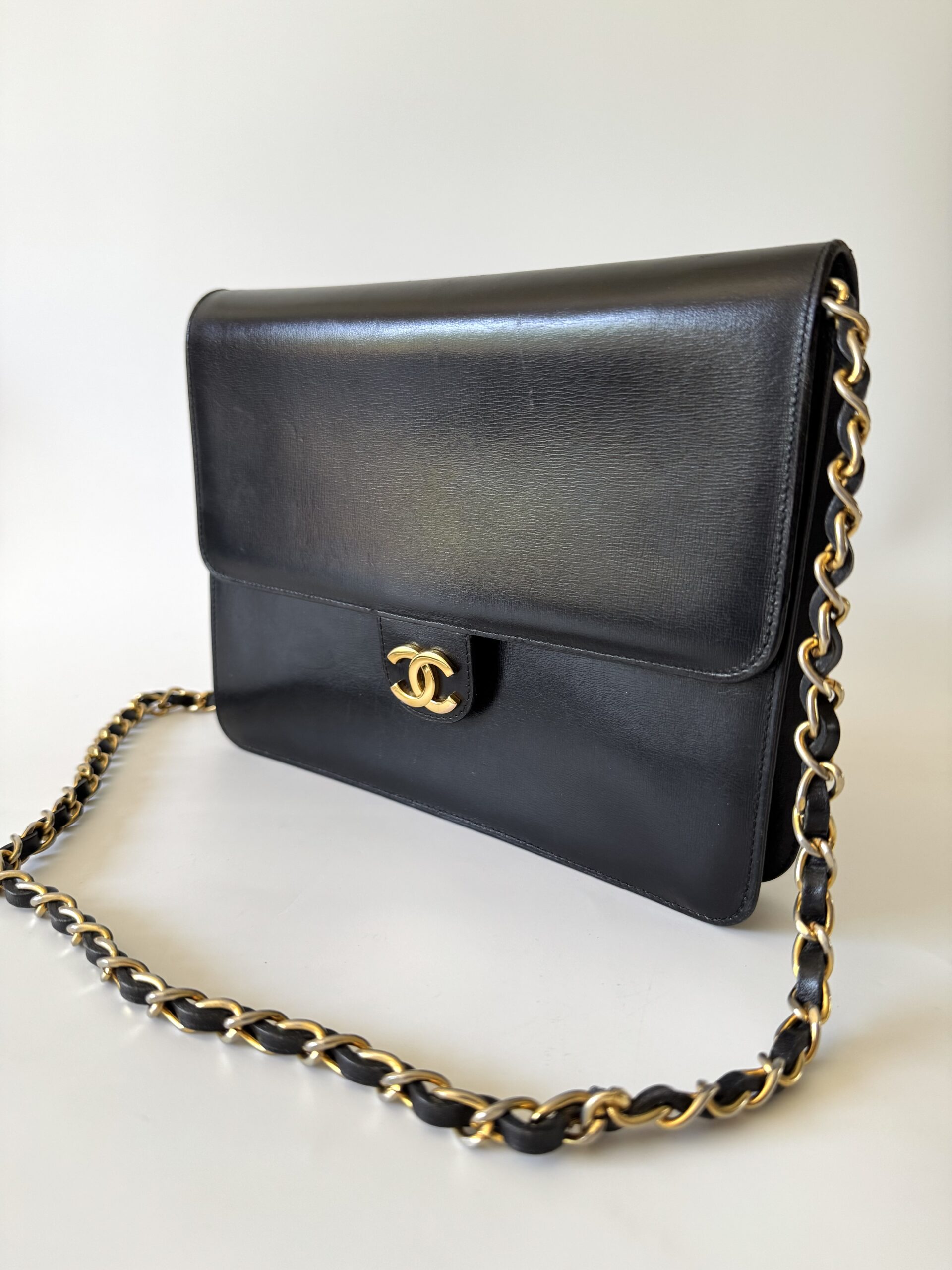 CHANEL Single Flap Bag Vintage Medium Black Box Bag - torebka - obrazek 4