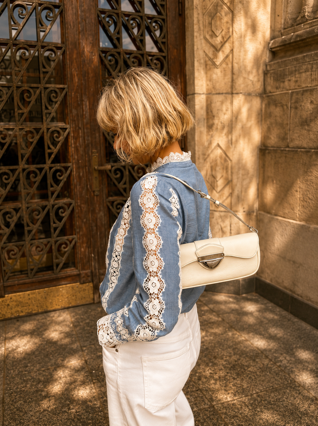 Louis Vuitton biała torebka Montaigne Clutch vintage - obrazek 9