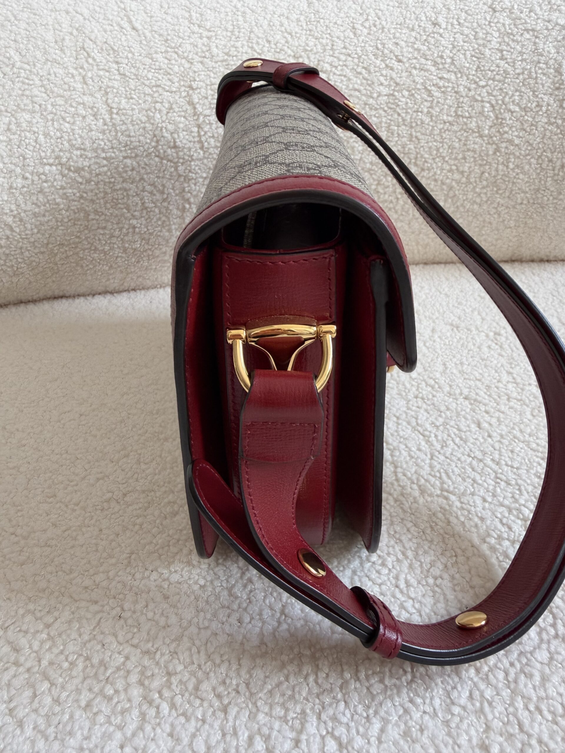 Gucci Horsebit klasyczna torebka z czerwienią - obrazek 5
