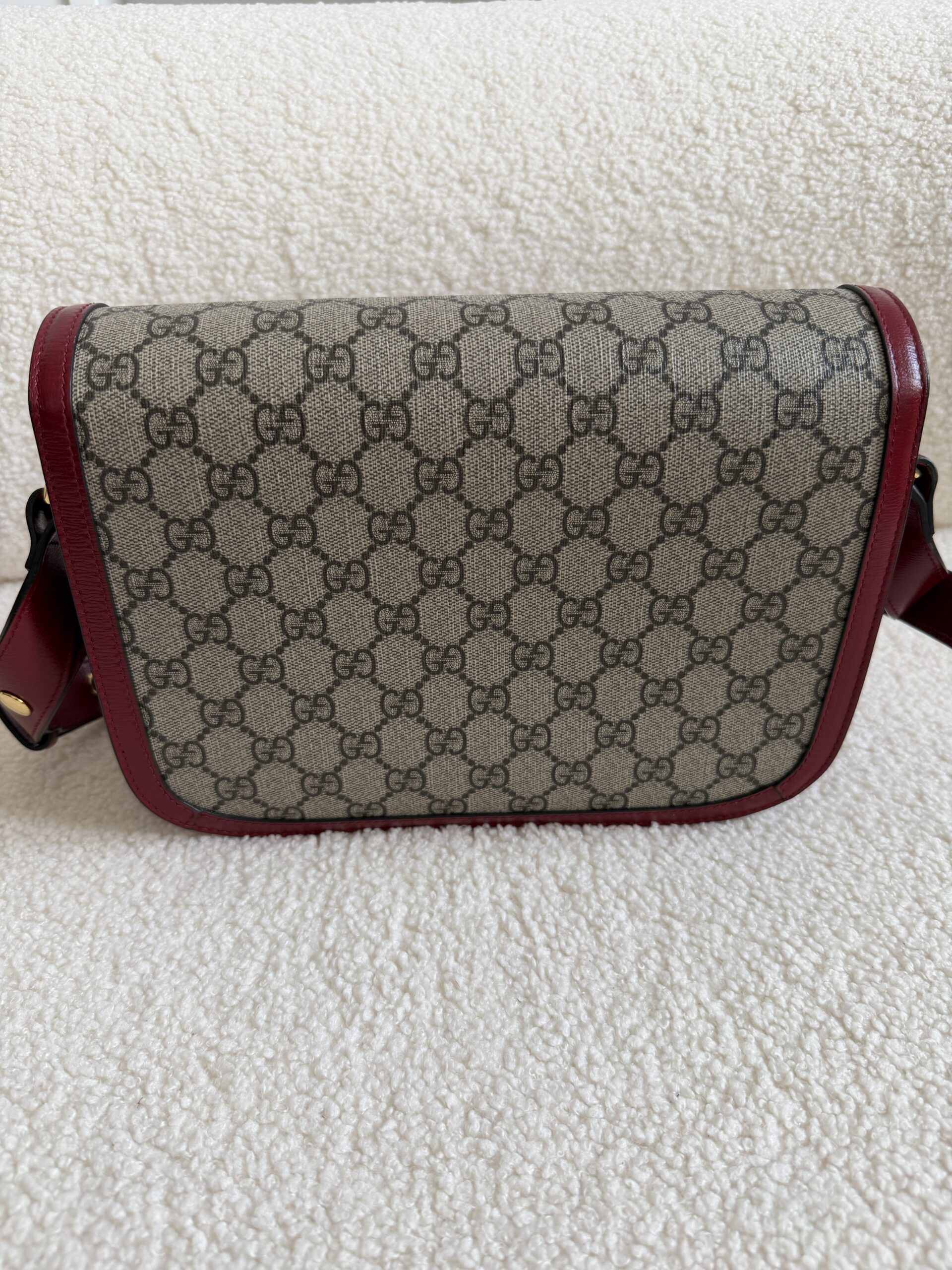Gucci Horsebit klasyczna torebka z czerwienią - obrazek 6