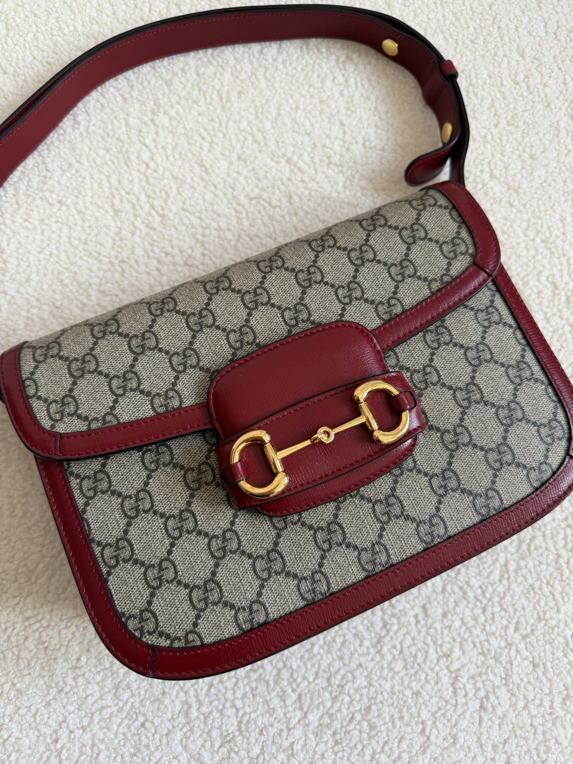 Gucci Horsebit klasyczna torebka z czerwienią - obrazek 7