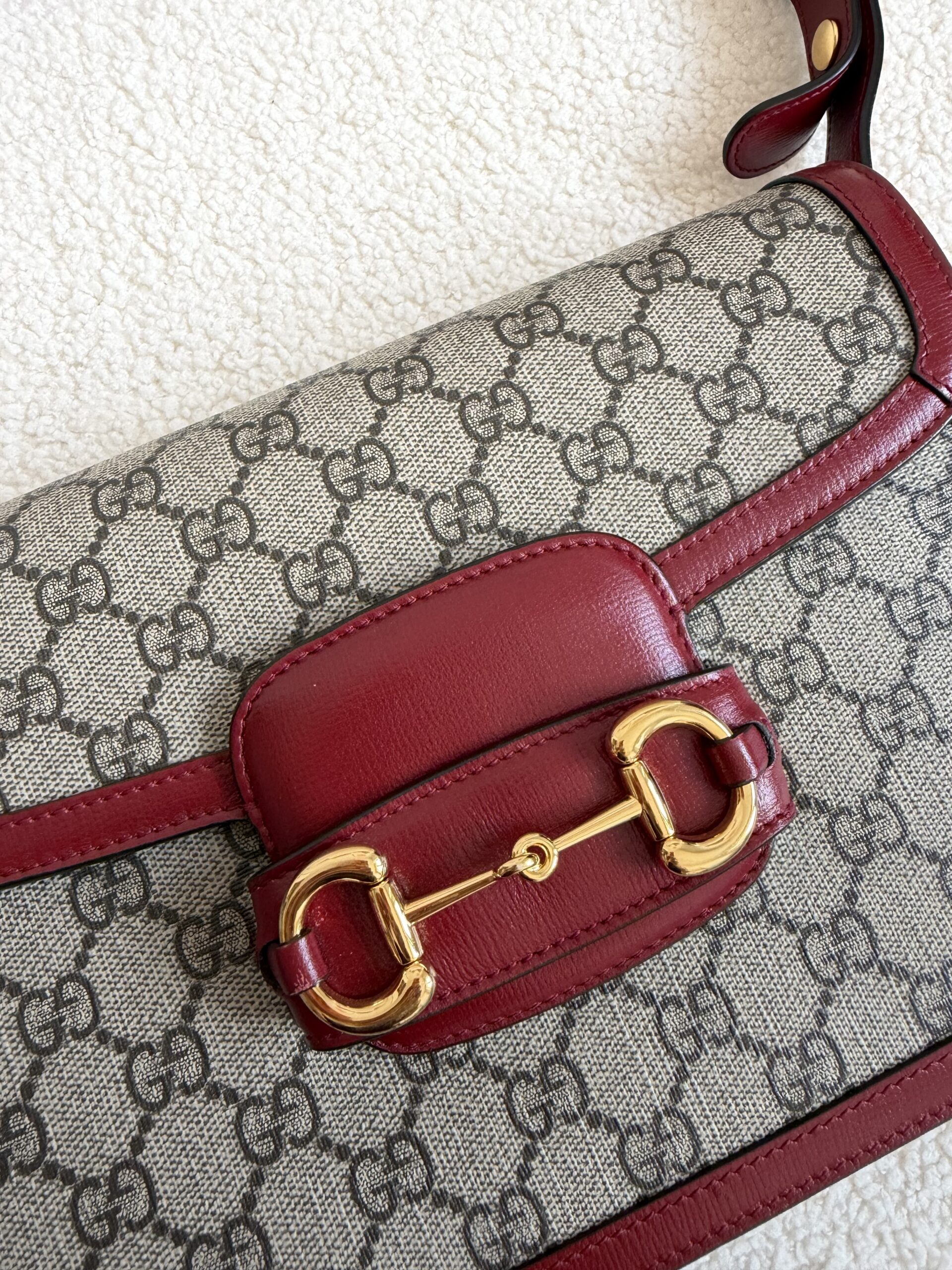 Gucci Horsebit klasyczna torebka z czerwienią - obrazek 8