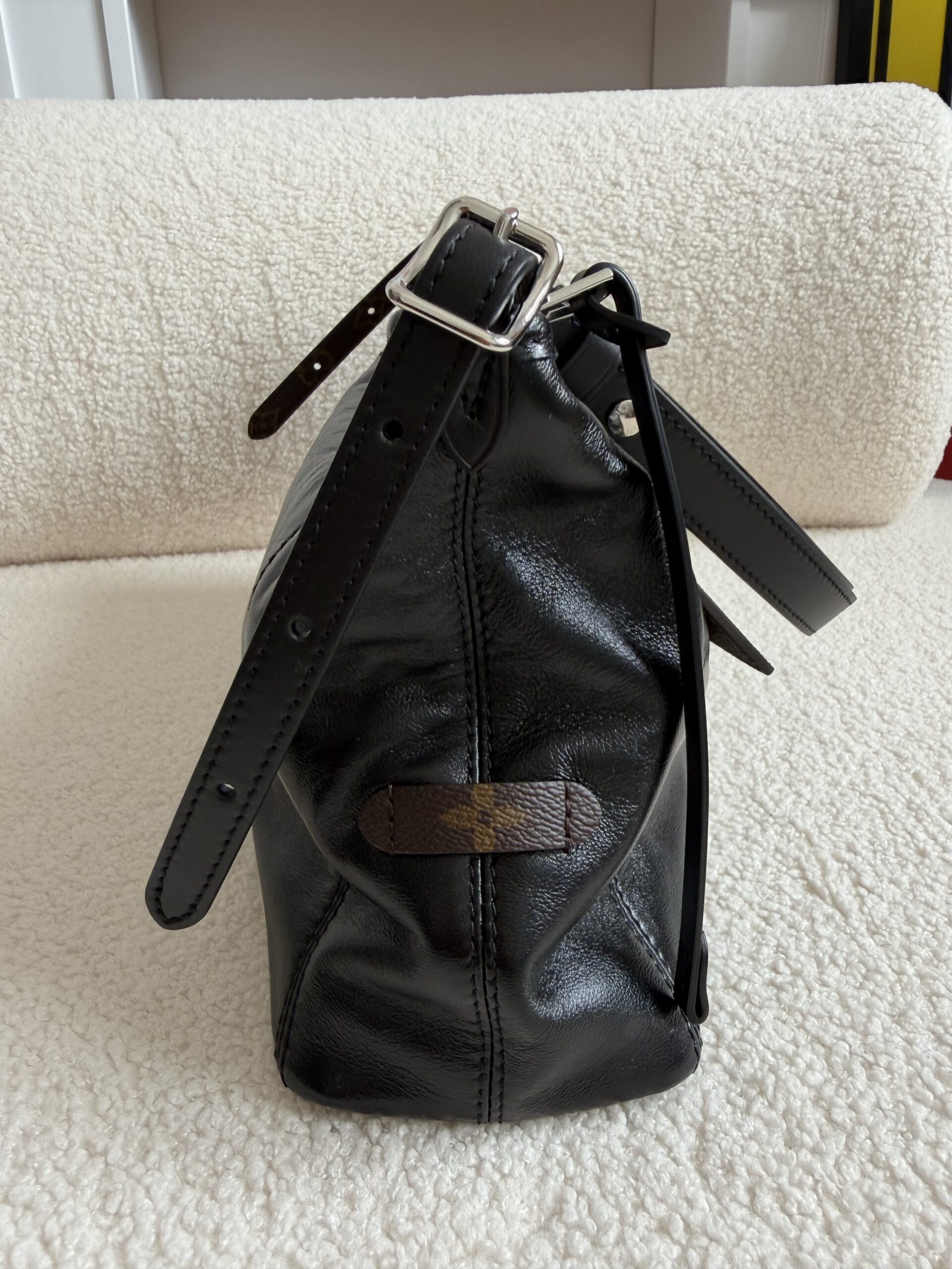 Louis Vuitton Caryall East West czarna torebka - obrazek 5