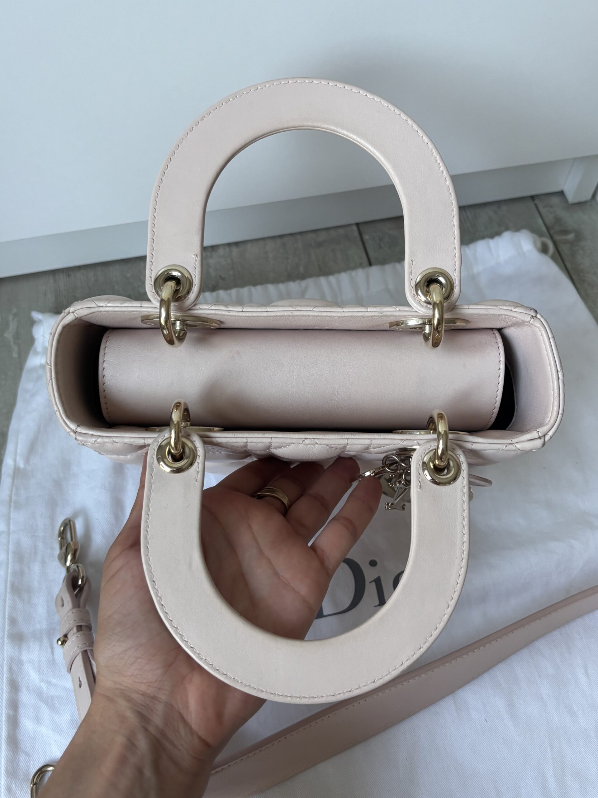 Torebka dior lady dior small szeroki pasek z przypinkami - obrazek 46