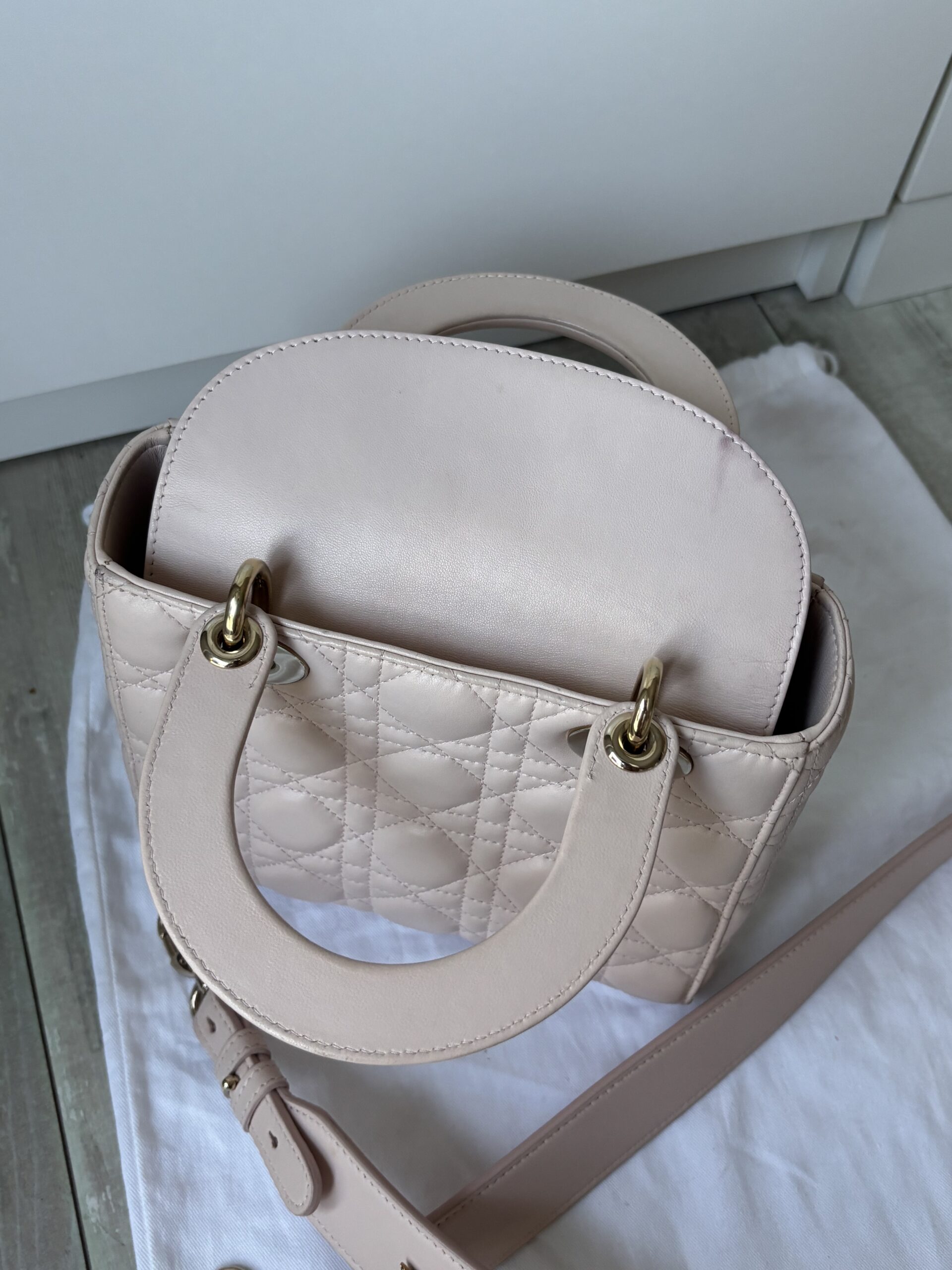 Torebka dior lady dior small szeroki pasek z przypinkami - obrazek 47