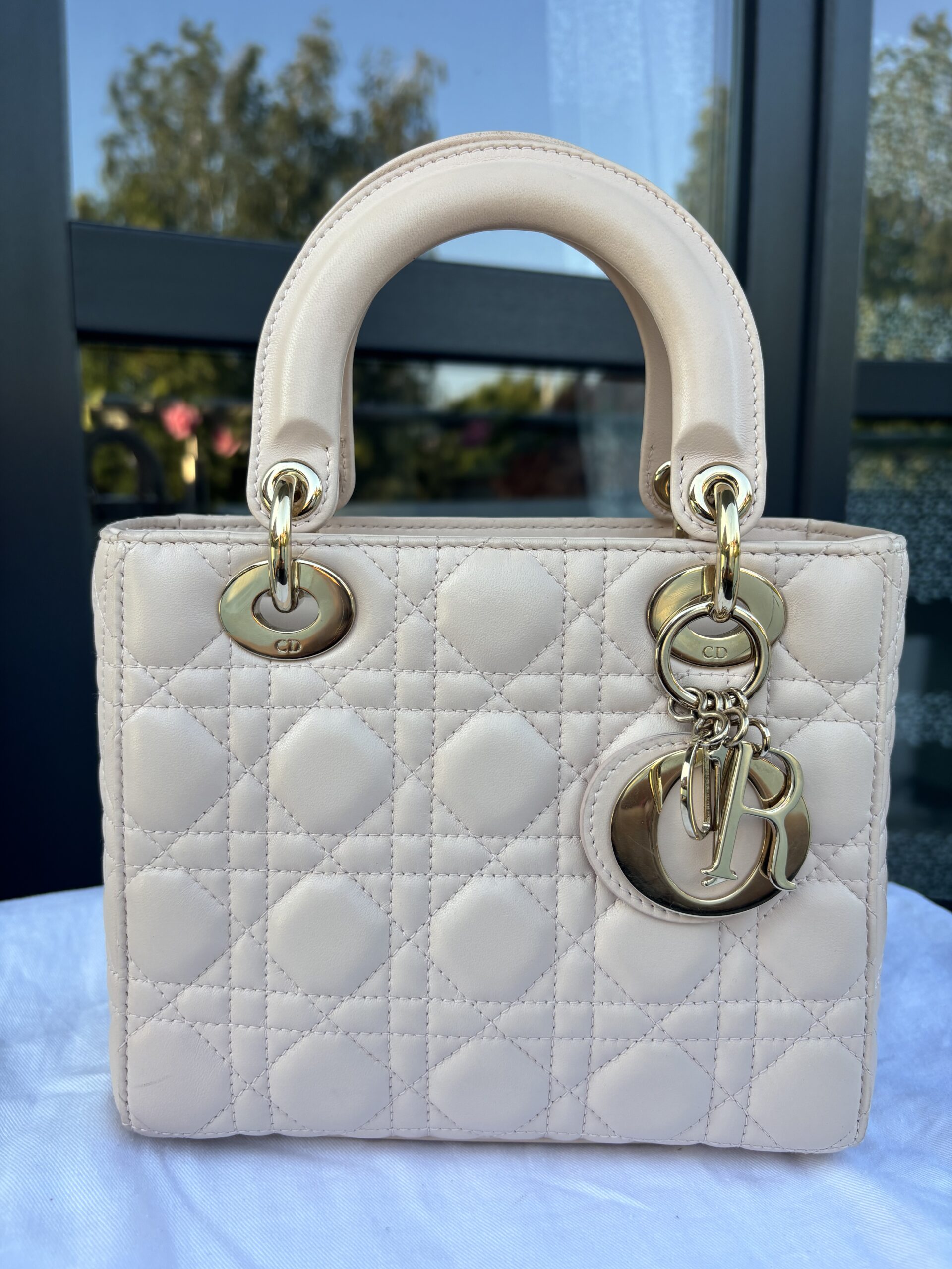 Torebka dior lady dior small szeroki pasek z przypinkami - obrazek 38