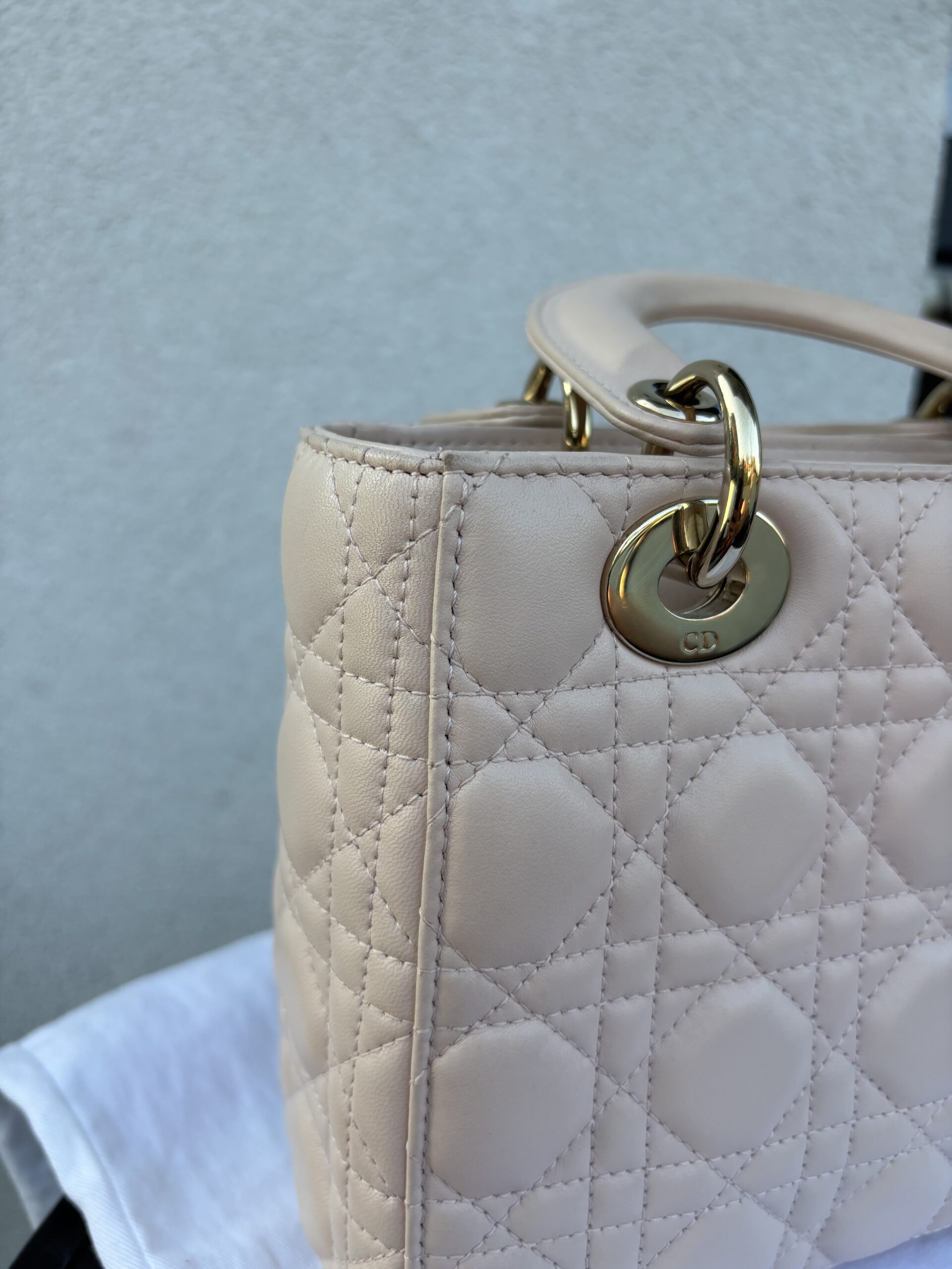 Torebka dior lady dior small szeroki pasek z przypinkami - obrazek 37