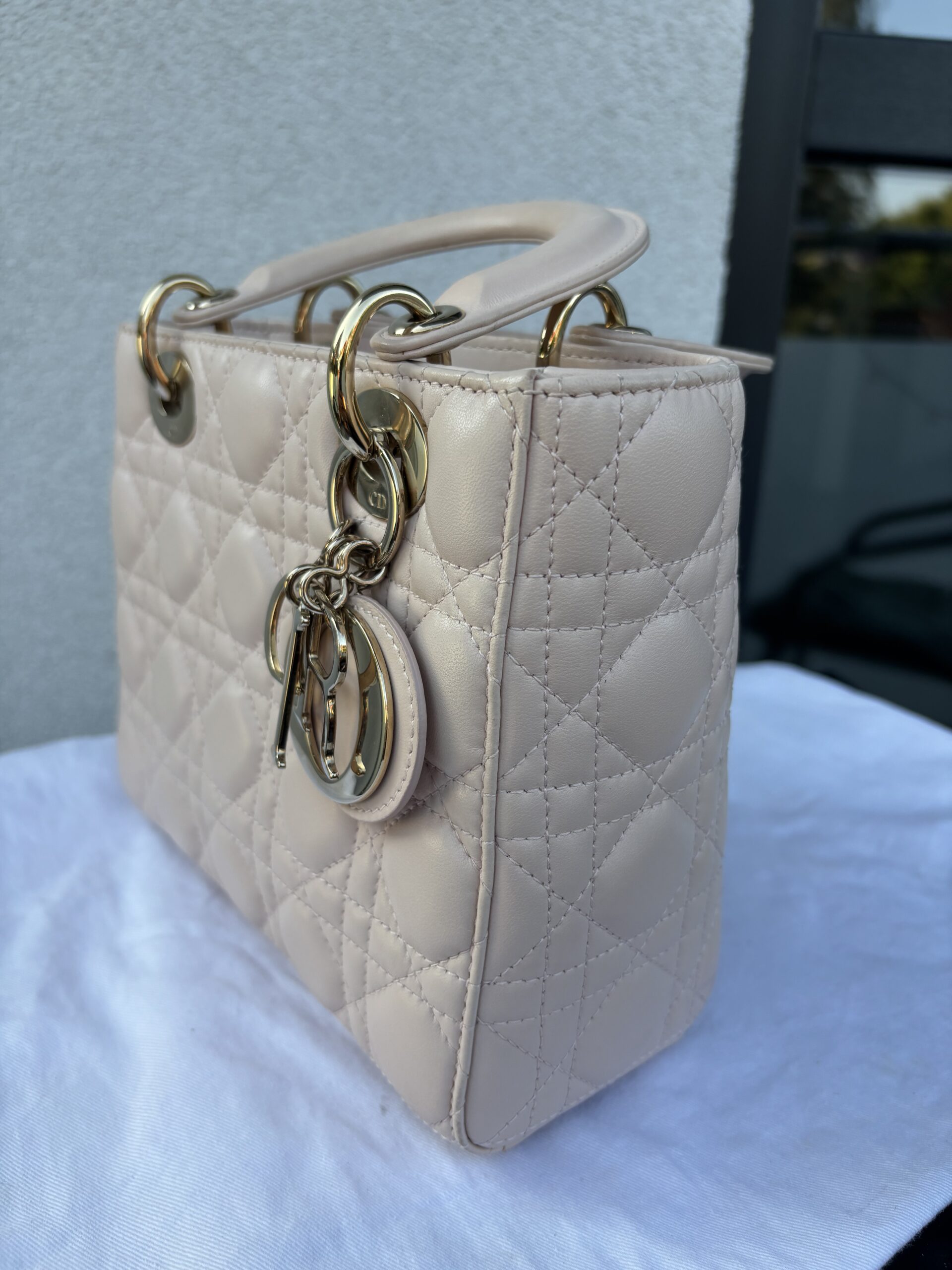 Torebka dior lady dior small szeroki pasek z przypinkami - obrazek 36