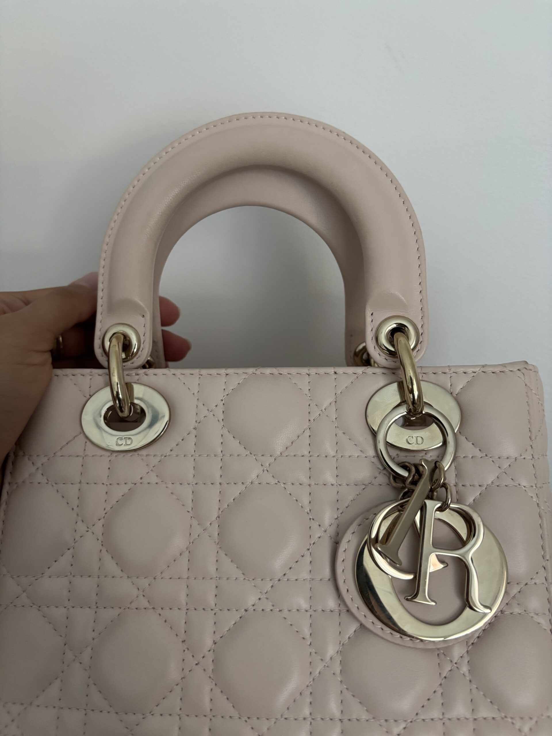 Torebka dior lady dior small szeroki pasek z przypinkami - obrazek 28