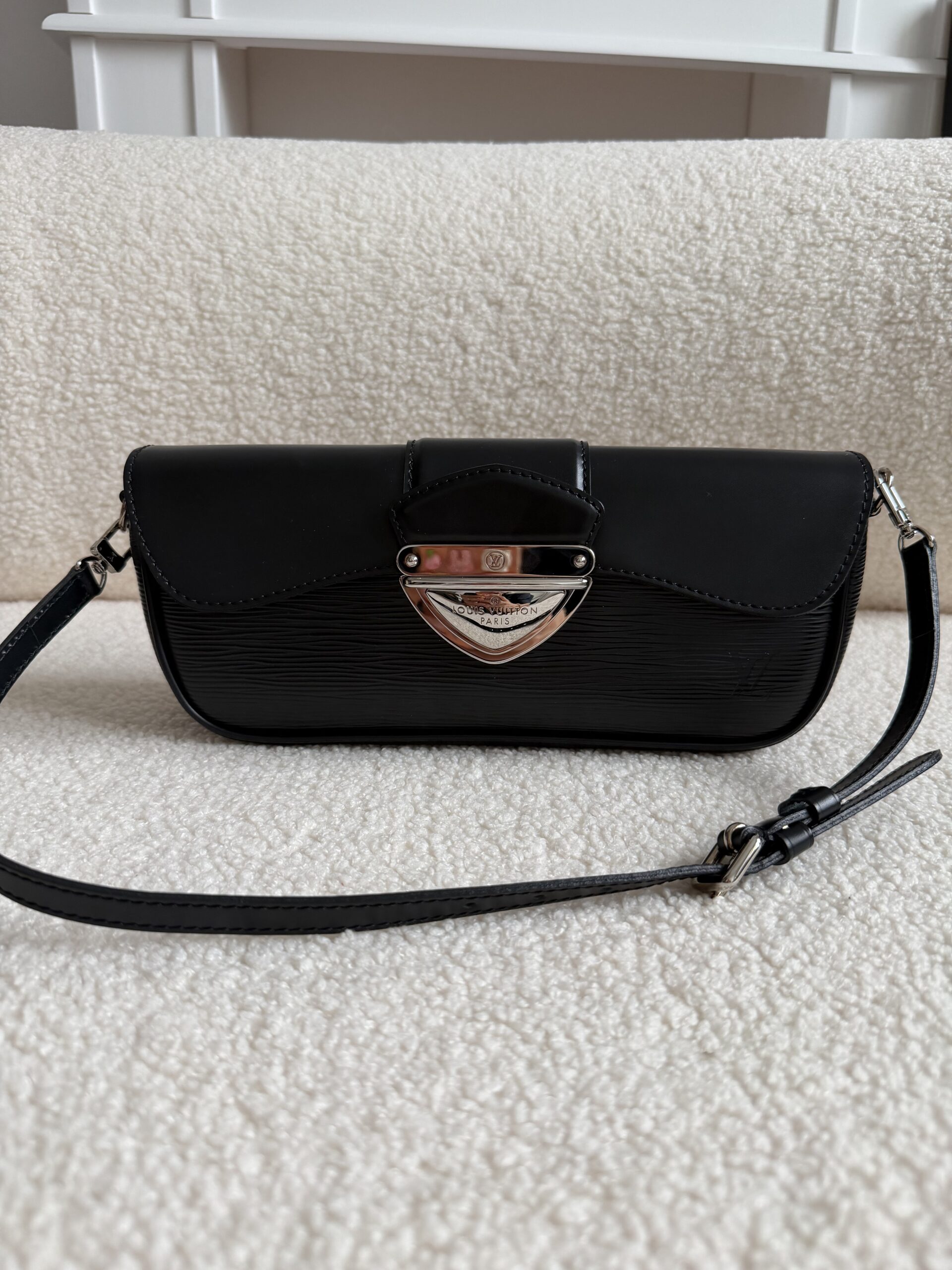 Louis Vuitton czarna torebka Montaigne Clutch vintage - obrazek 2