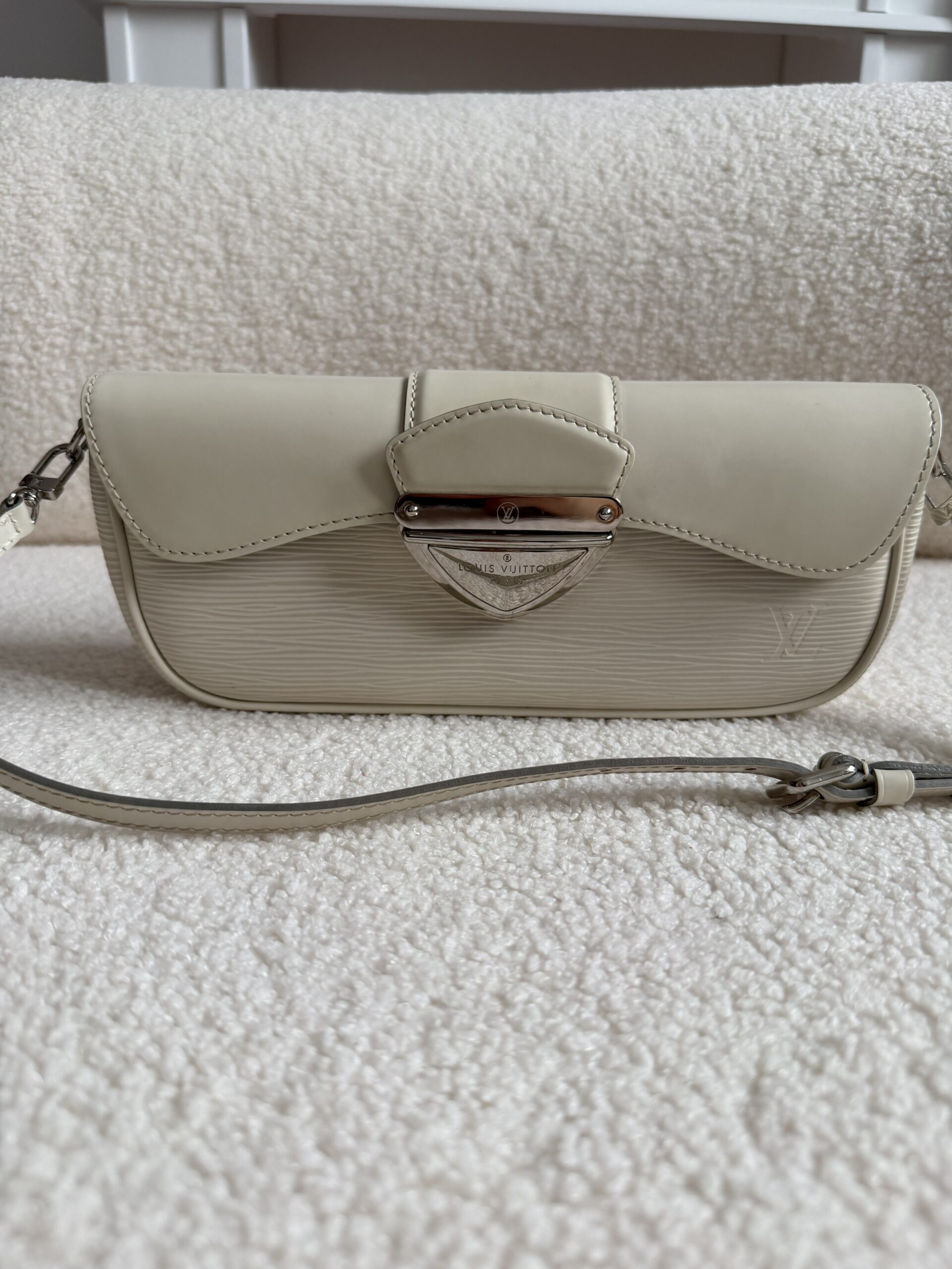 Louis Vuitton biała torebka Montaigne Clutch vintage - obrazek 2