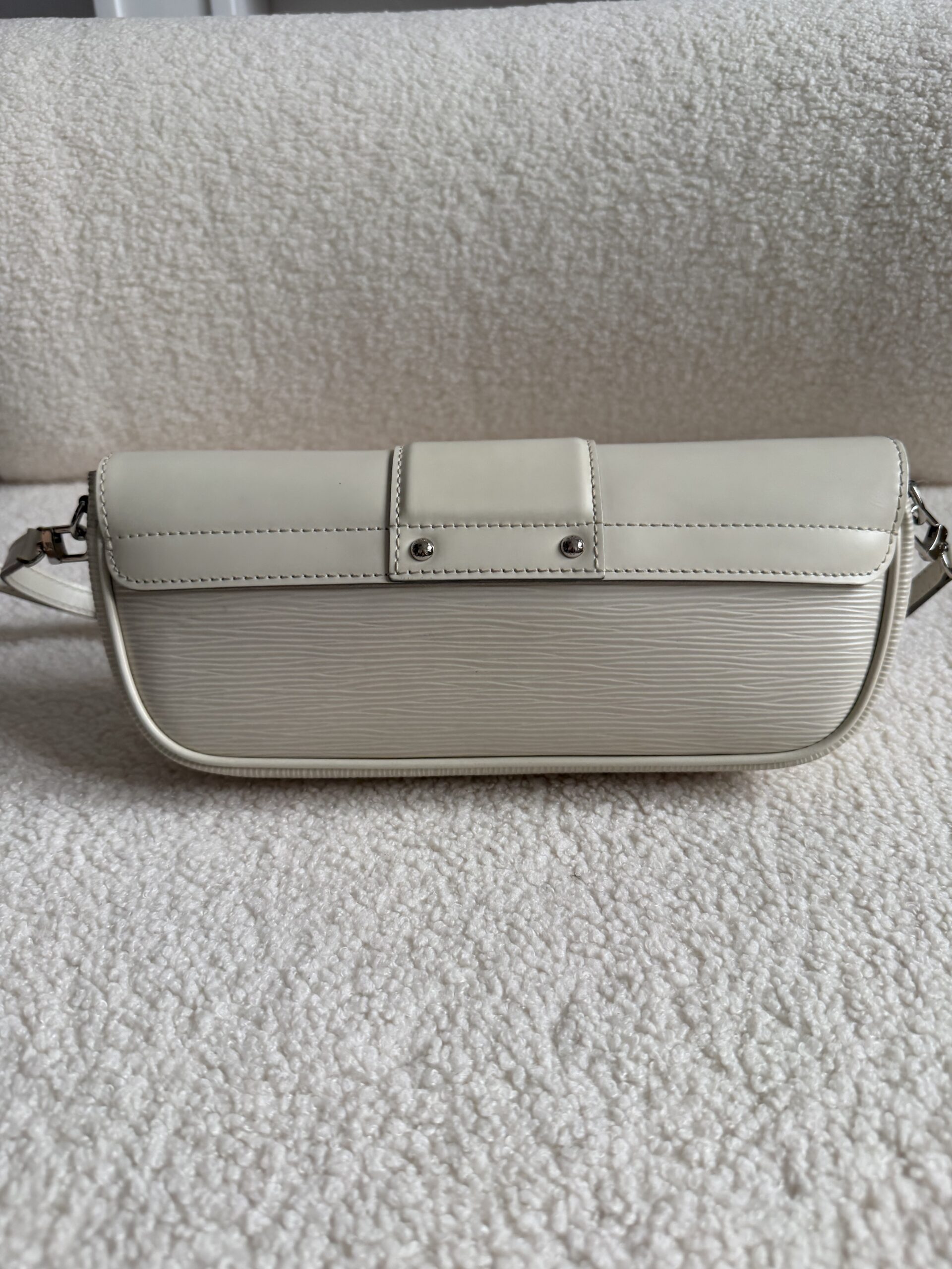 Louis Vuitton biała torebka Montaigne Clutch vintage - obrazek 4