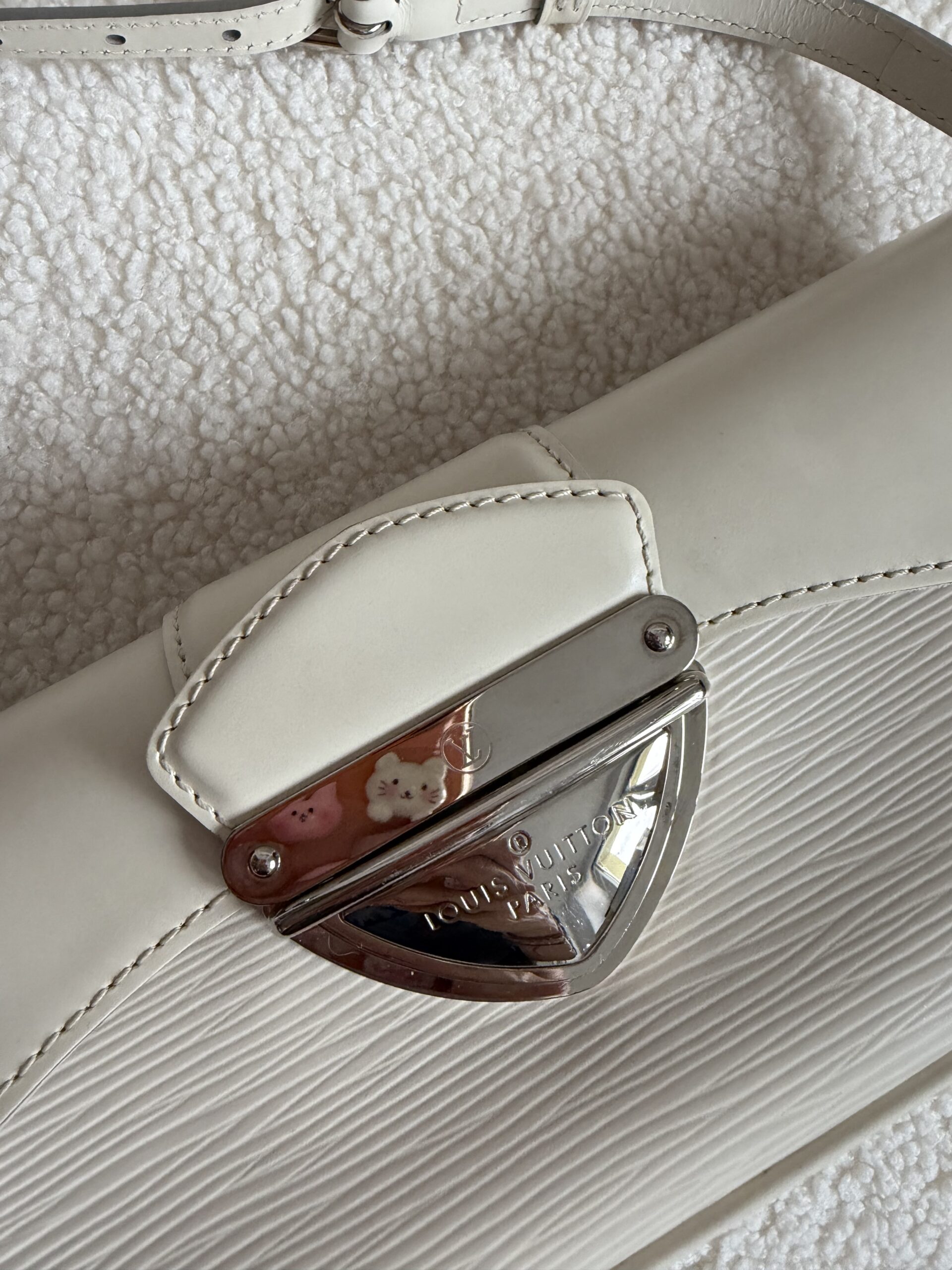 Louis Vuitton biała torebka Montaigne Clutch vintage - obrazek 6