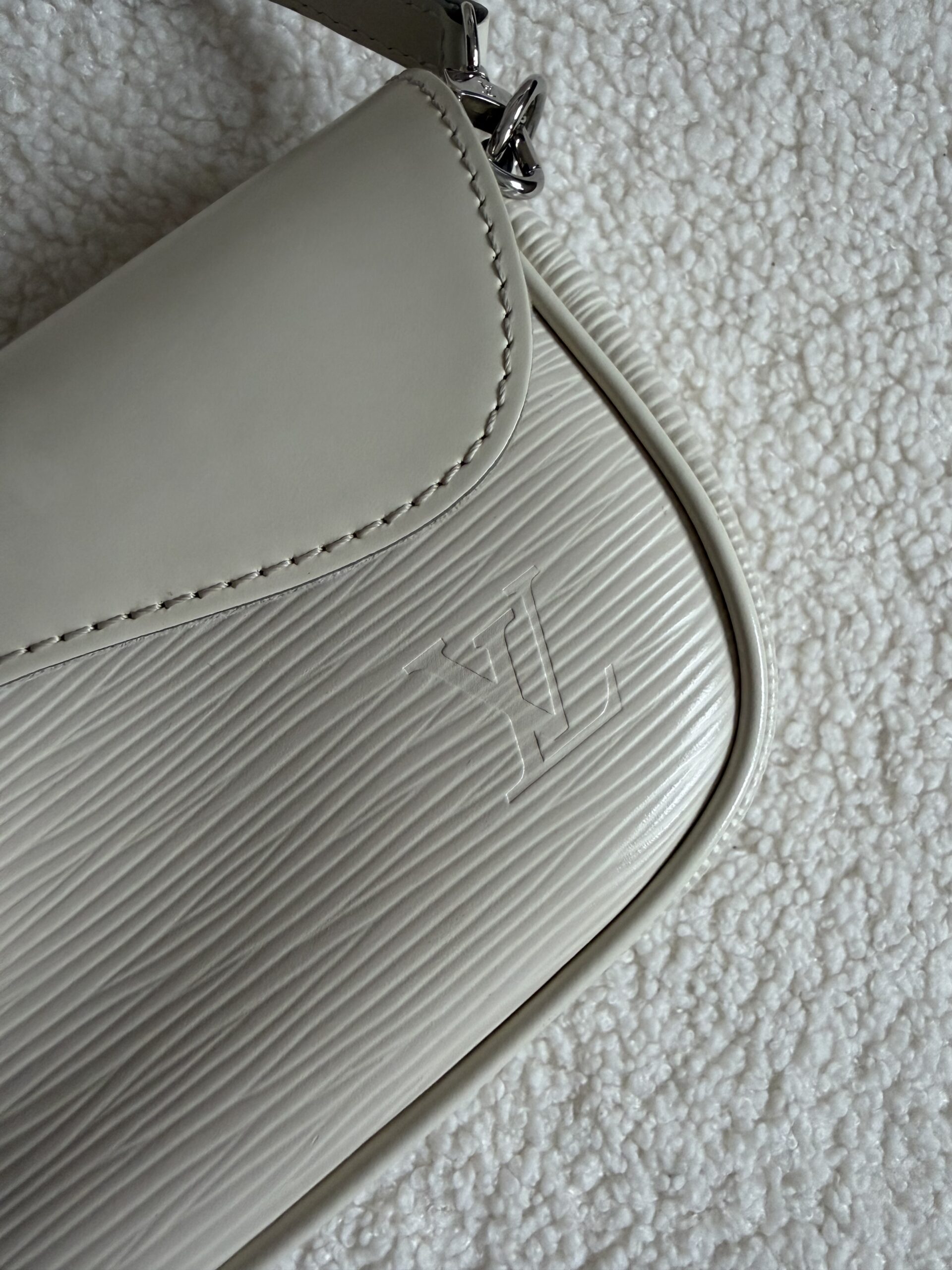 Louis Vuitton biała torebka Montaigne Clutch vintage - obrazek 7