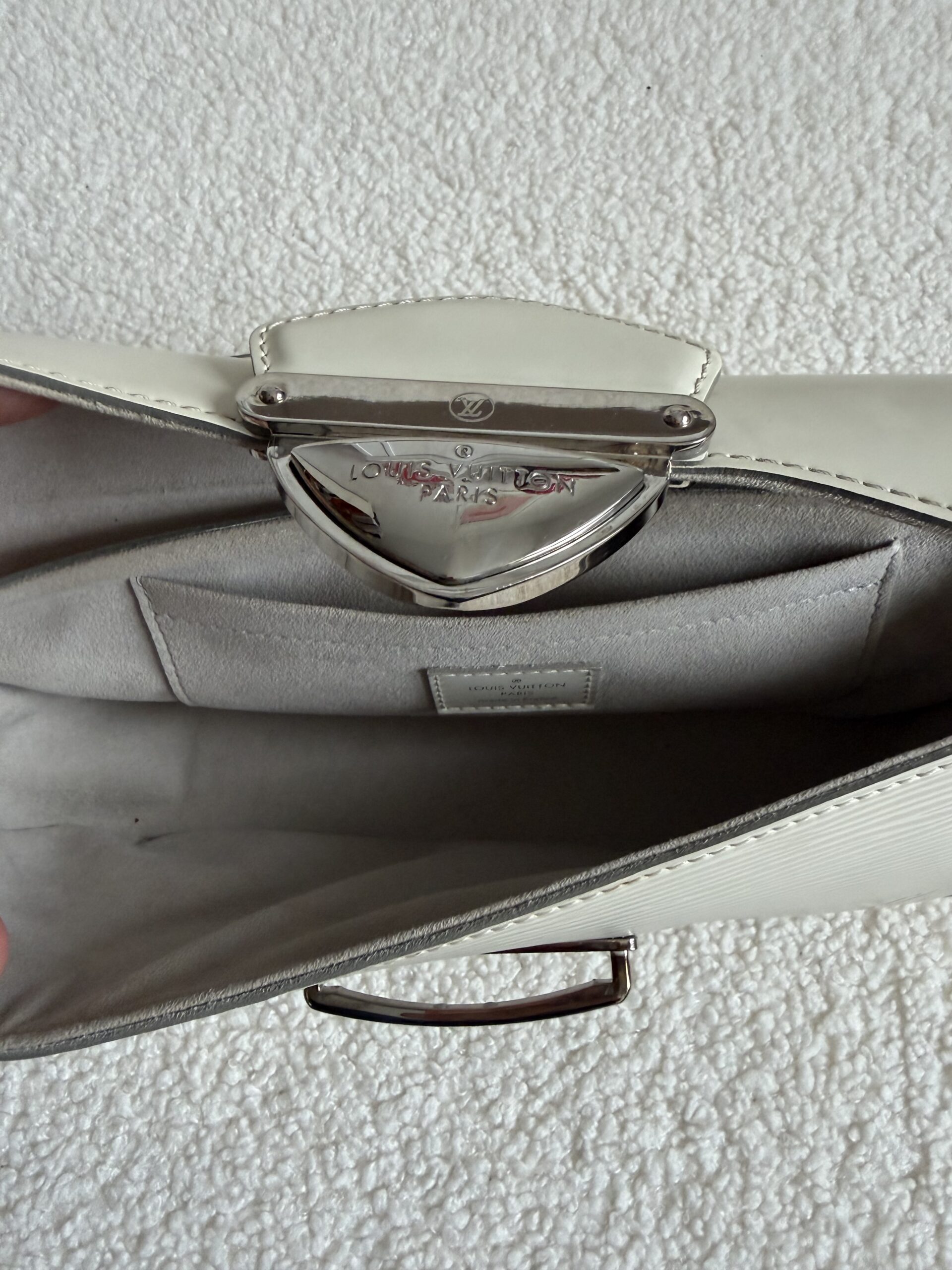 Louis Vuitton biała torebka Montaigne Clutch vintage - obrazek 8