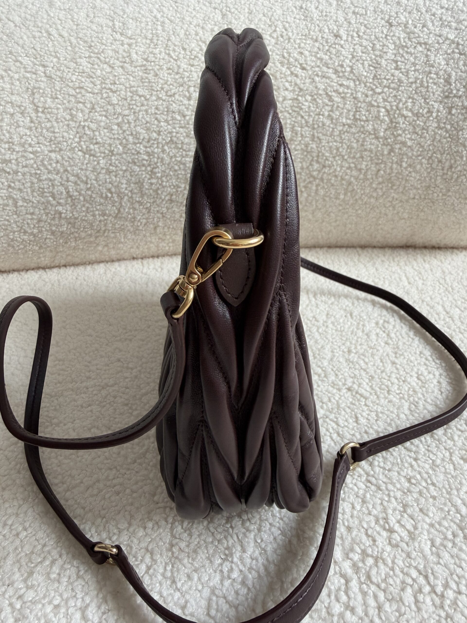 Miu Miu Wander matelassé suede bag torebka Burgund - obrazek 4
