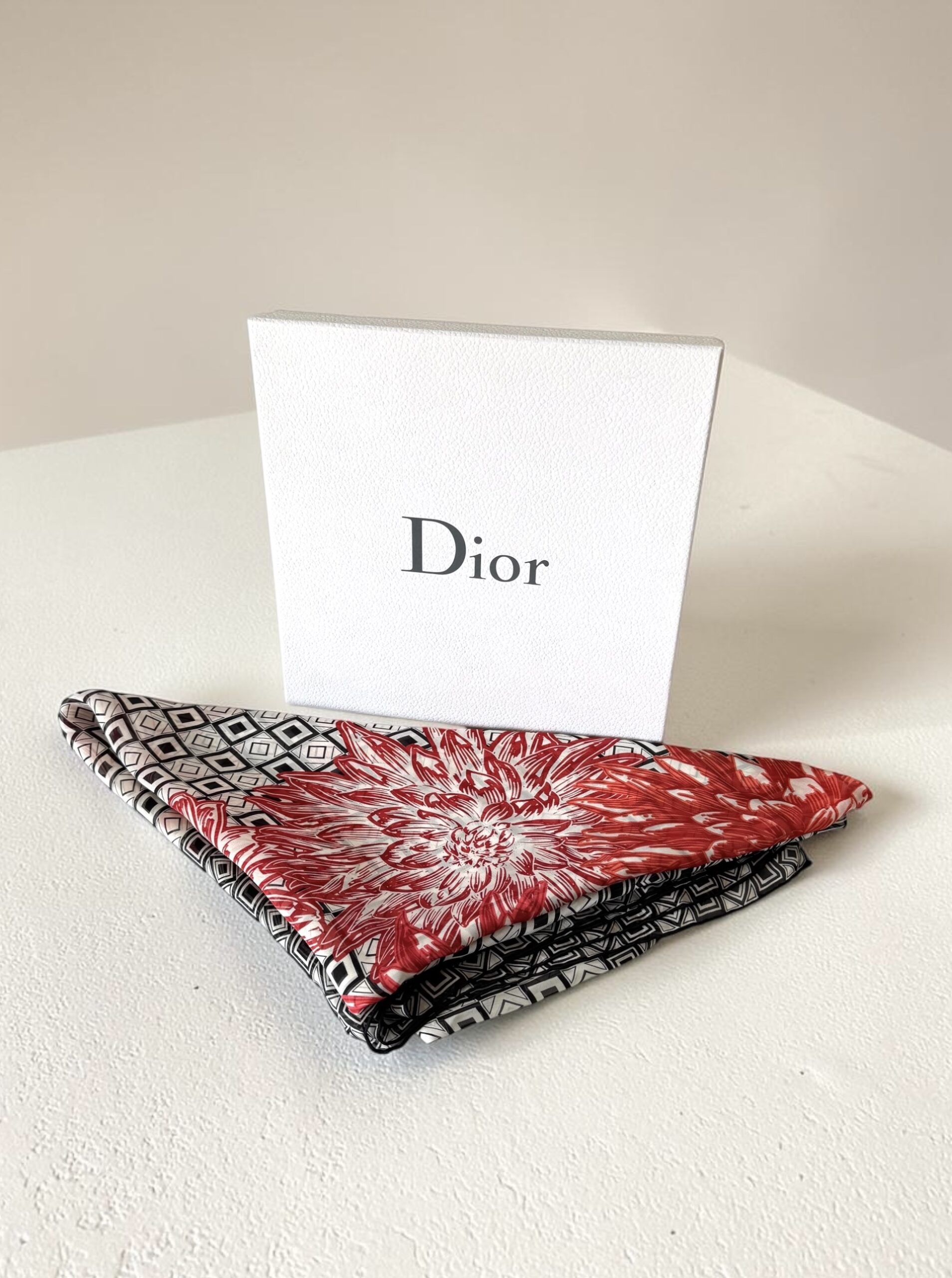 DIOR Silk Floral Shawl - jedwabny szal/chusta